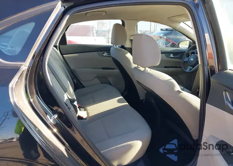 2020 Kia Forte Fe/Lxs z USA, uszkodzony, nr VIN 3KPF24ADXLE196375